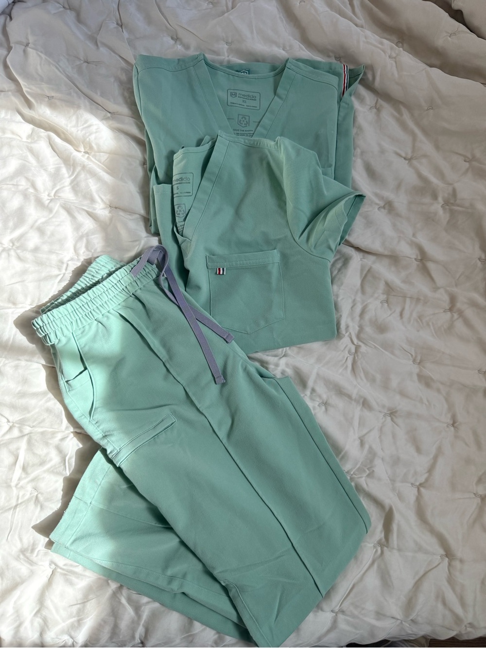 Mediclo Women's Sage Green Scrub Set - 
S, and XS top with S tapered bottom